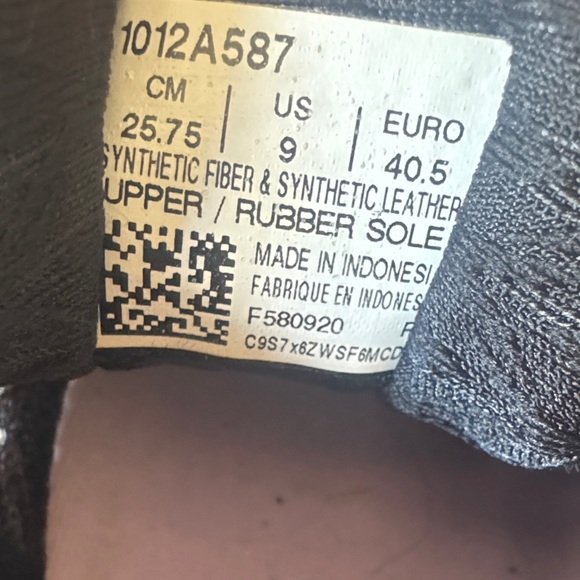 Ladies ASICS Gel-Nimbus Black Sneakers - Picture 2 of 7